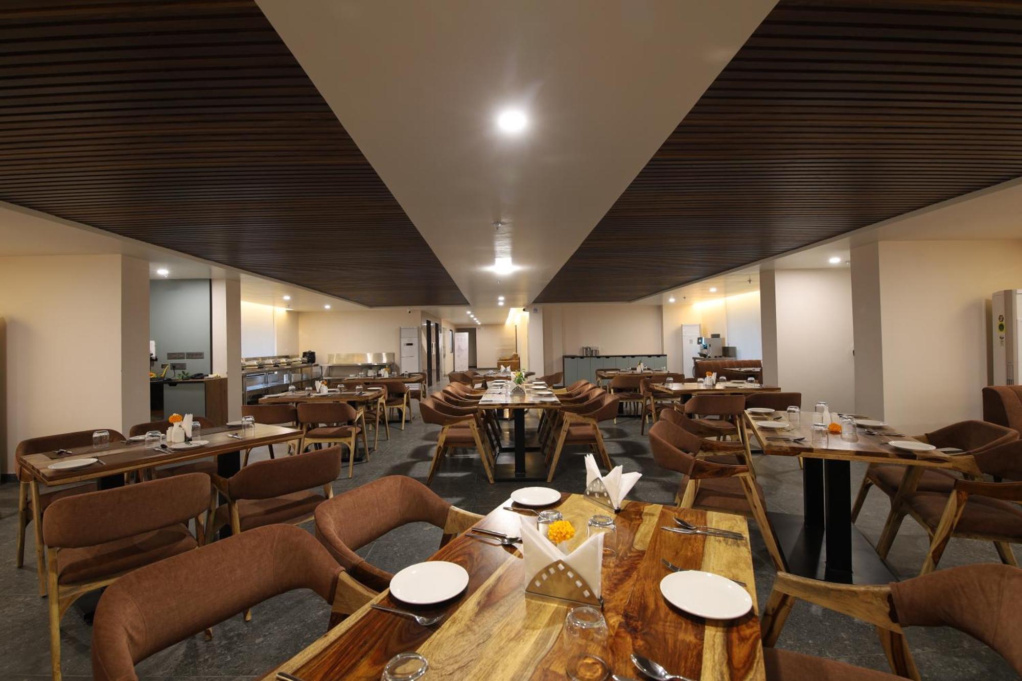 Clarks Inn Suites Jaipur Ngoại thất bức ảnh