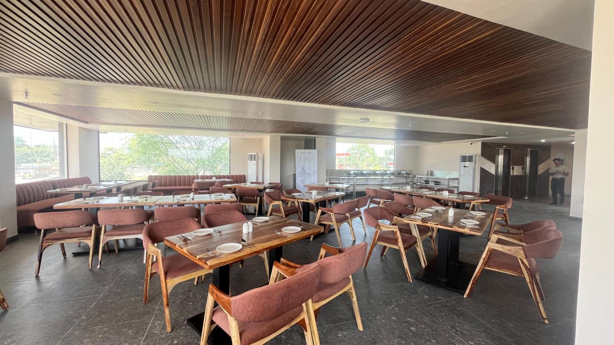 Clarks Inn Suites Jaipur Ngoại thất bức ảnh