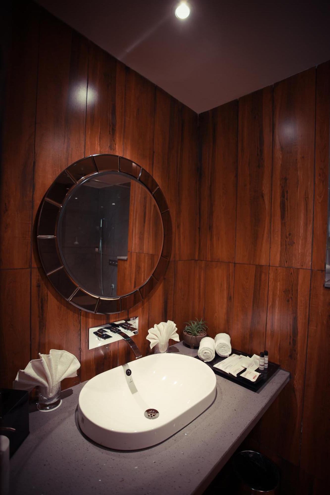 Clarks Inn Suites Jaipur Ngoại thất bức ảnh