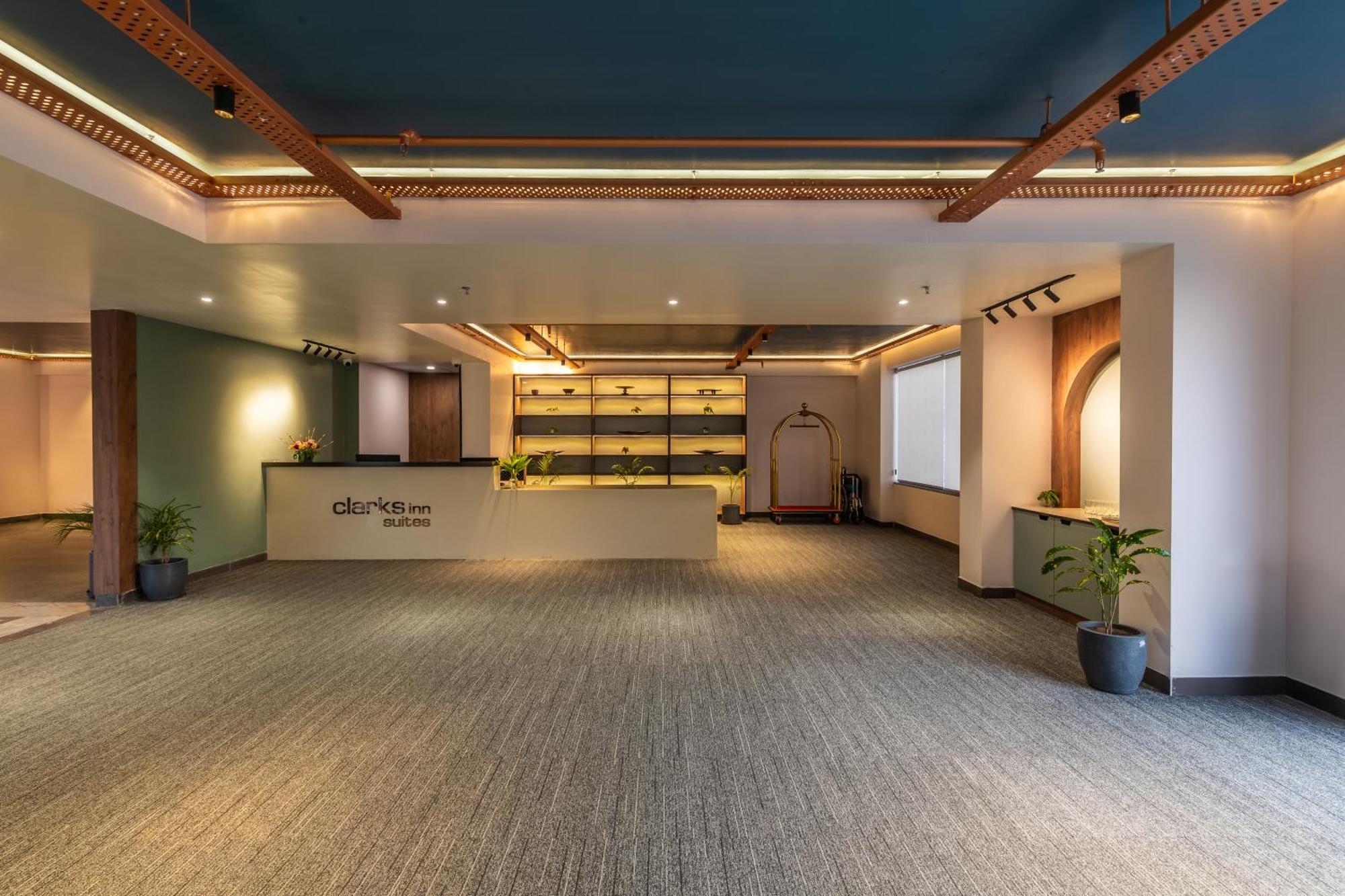 Clarks Inn Suites Jaipur Ngoại thất bức ảnh