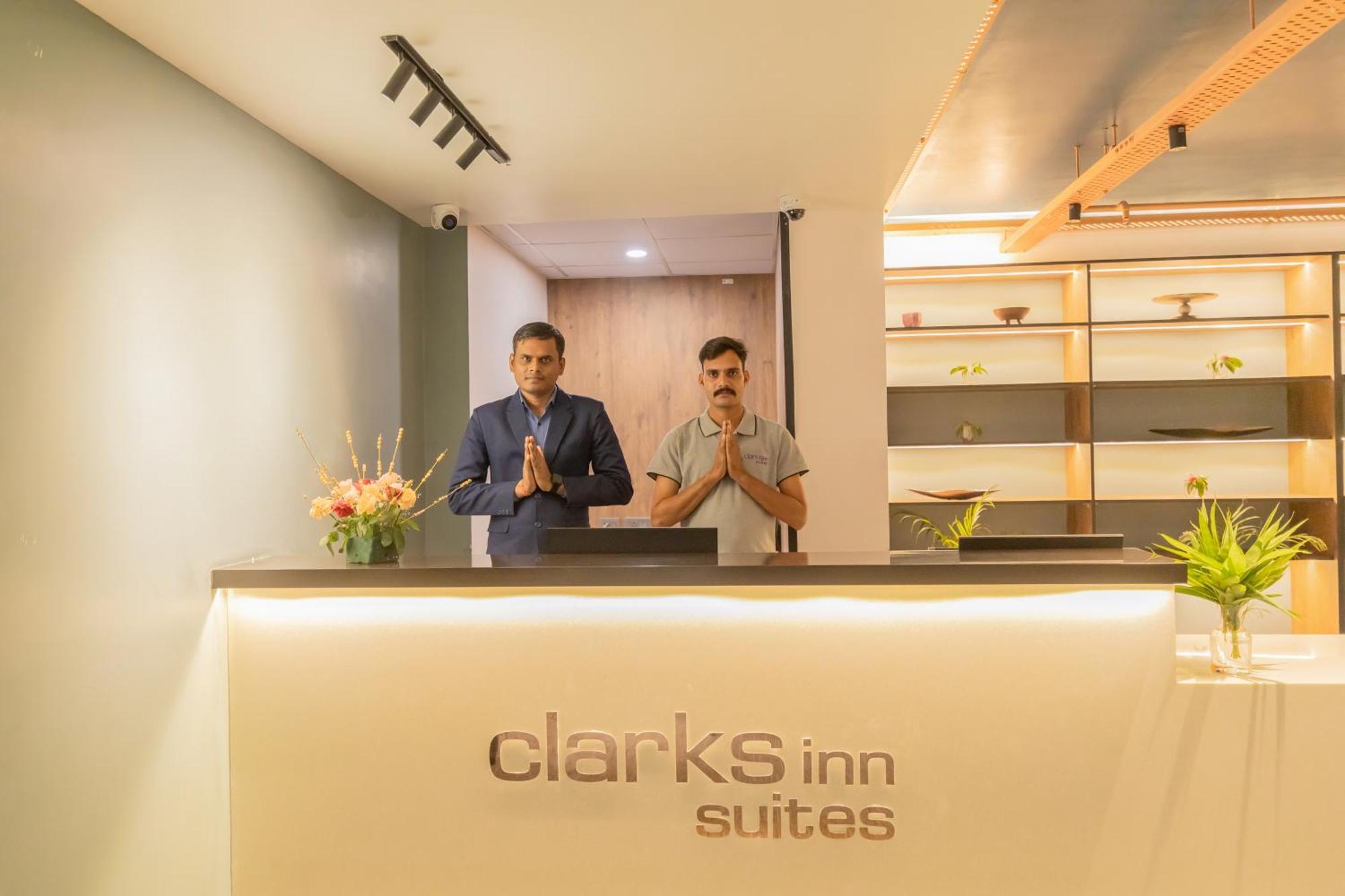 Clarks Inn Suites Jaipur Ngoại thất bức ảnh